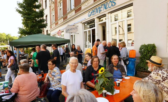 Das Café Grenzenlos in Düsseldorf Bilk feuerte am Samstag, 2ß. August. ein Sommerfest.