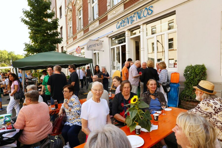 Das Café Grenzenlos in Düsseldorf Bilk feuerte am Samstag, 2ß. August. ein Sommerfest.