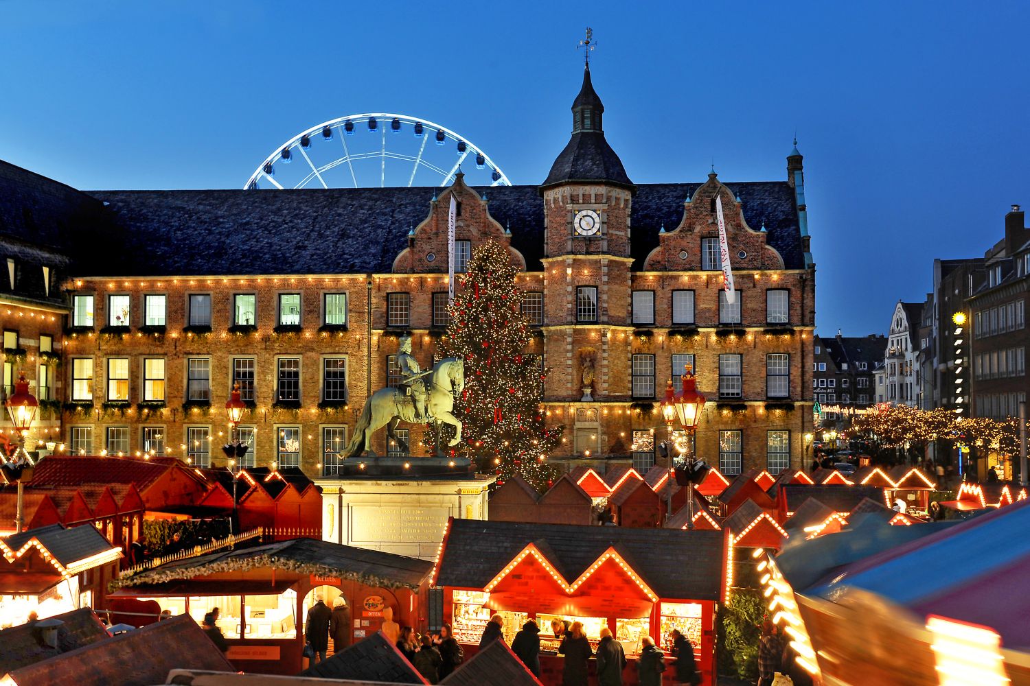 Es ist so weit Der Weihnachtsmarkt in Düsseldorf Ddorf