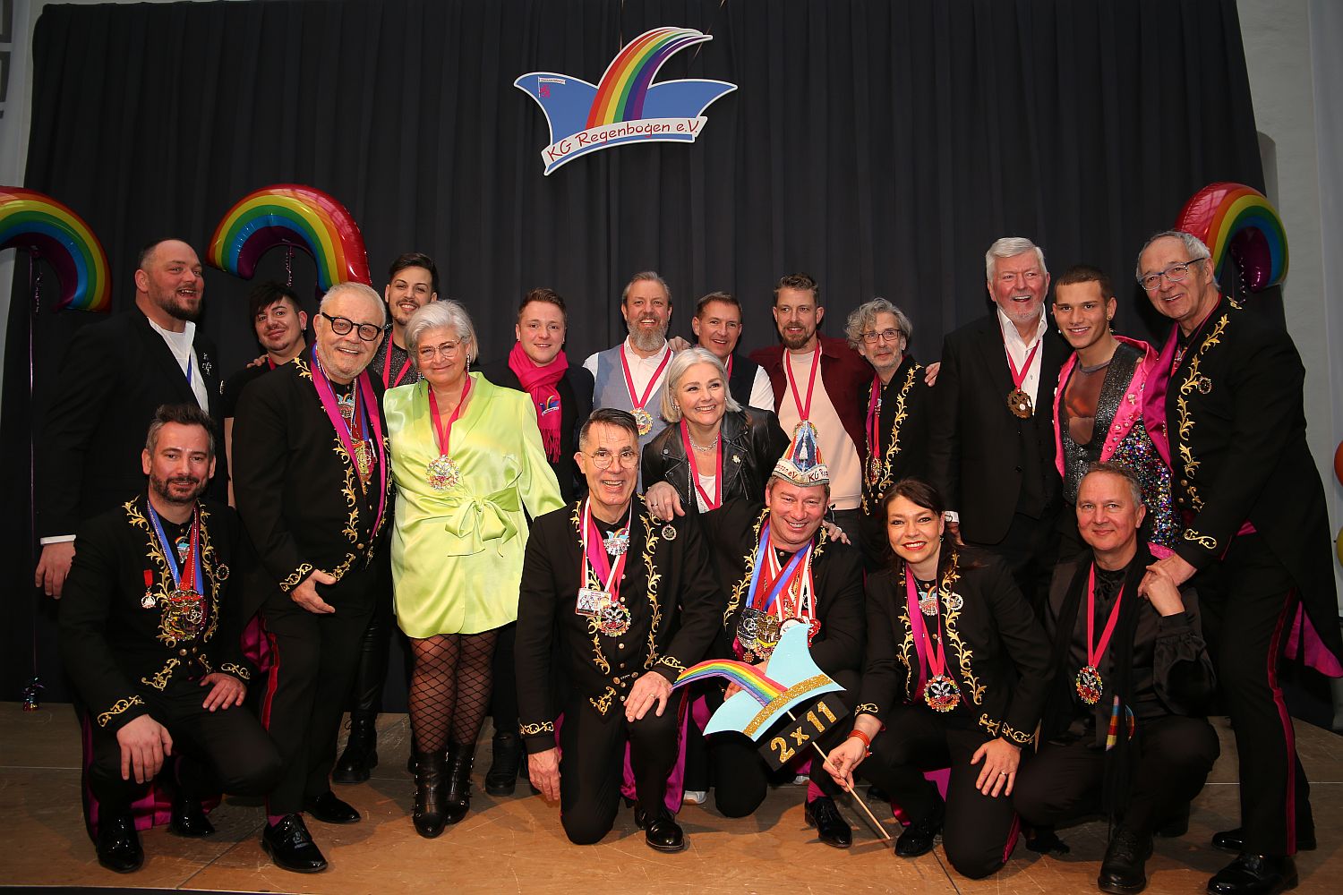 15-teiliges LGBT Pride Set – Regenbogen-Schärpen, Fächer & Flaggen Für Pride-Partys