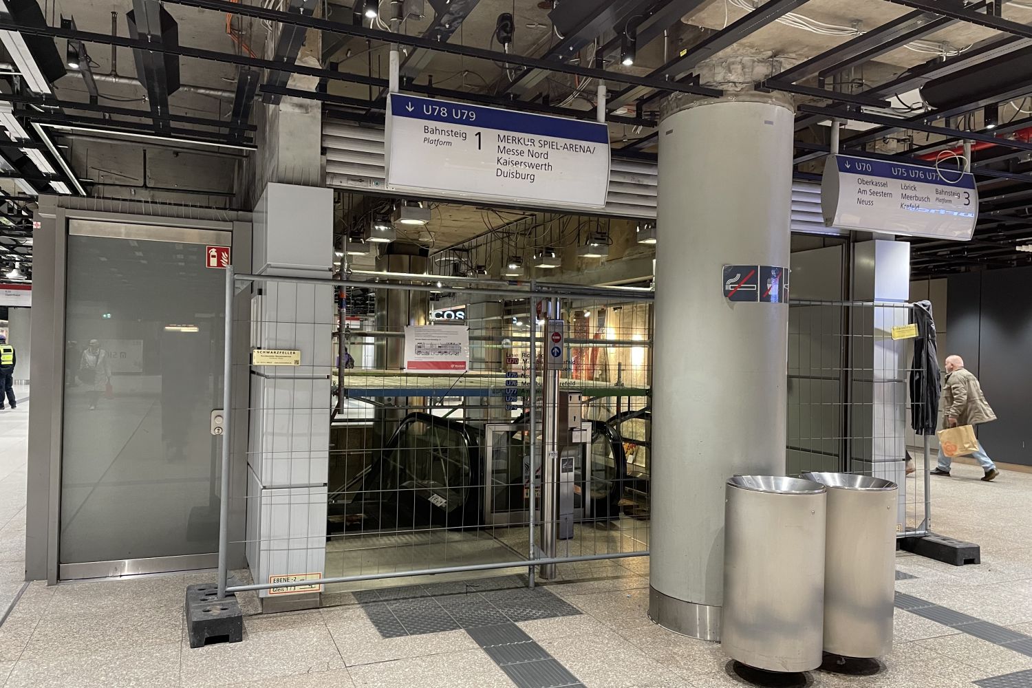Düsseldorf Gleiszugänge an UBahnStation HeinrichHeineAllee wegen