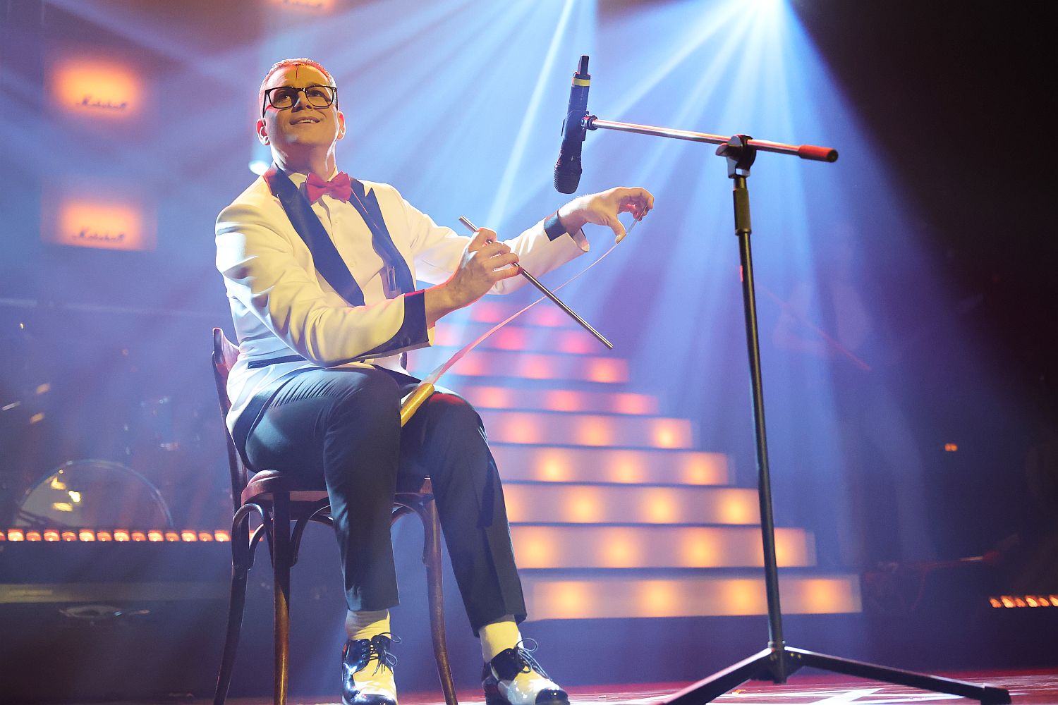 Cesar Mit Düsseldorf: Neues Programm rockt das Roncalli’s Apollo Varieté - Ddorf ...