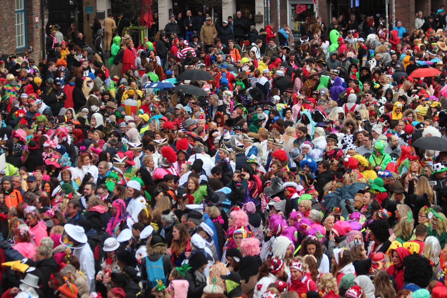 Düsseldorf: So startet der Straßenkarneval an Altweiber - Ddorf-Aktuell ... Düsseldorf: So startet der Straßenkarneval an Altweiber - Ddorf-Aktuell ...