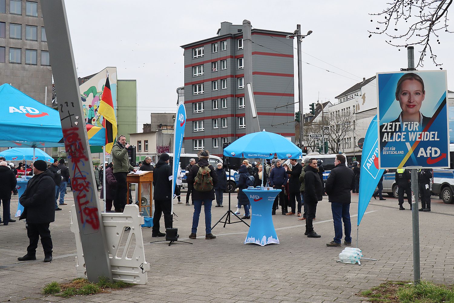 Düsseldorf: Zwei AfD-Ratsmitglieder verklagen Demonstranten - Ddorf ...