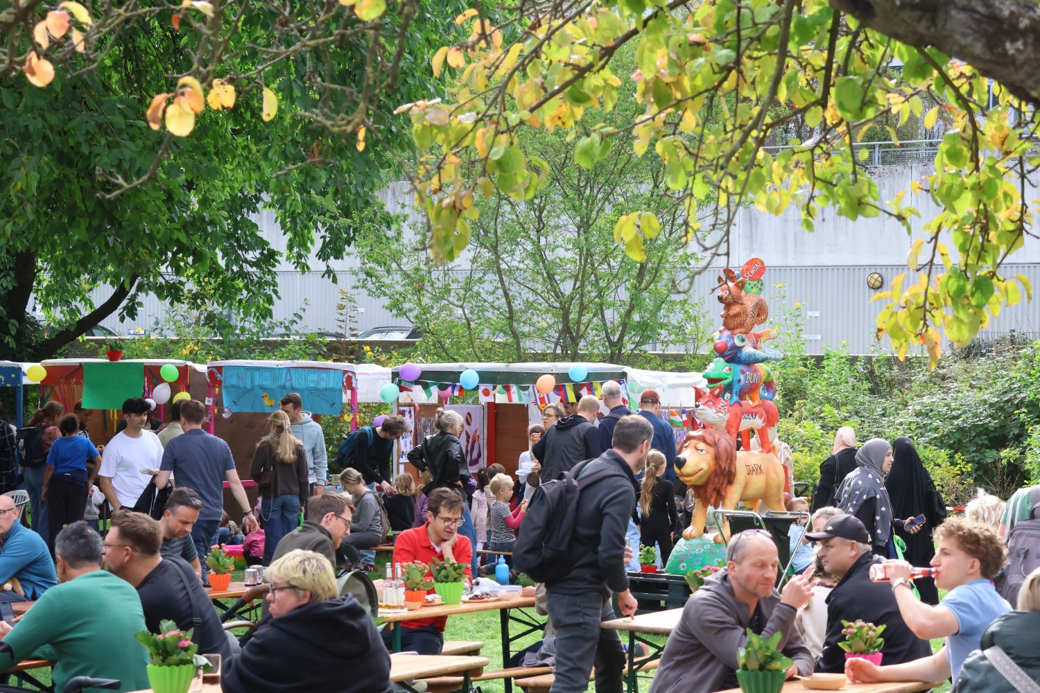 Düsseldorf Pempelfort: Das 54. Budenfest im Kinderhilfezentrum begeisterte ...