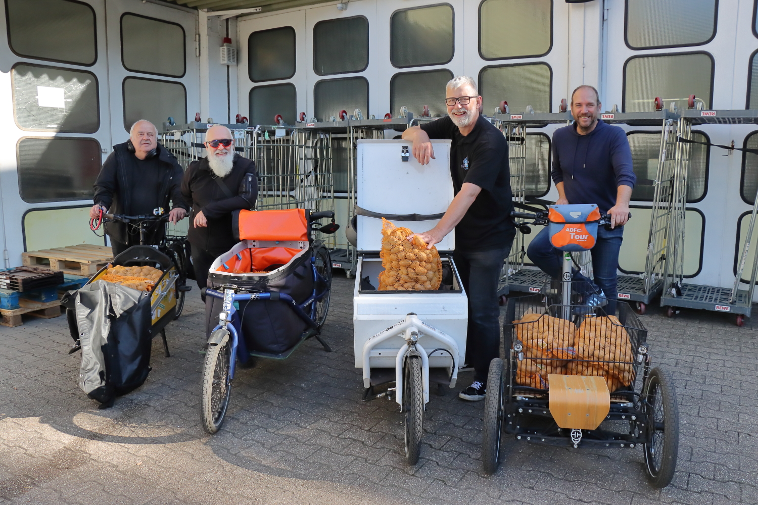 Erntedank mit den Lastenhelfern – 400 Kilo Kartoffeln für die Düsseldorfer ...