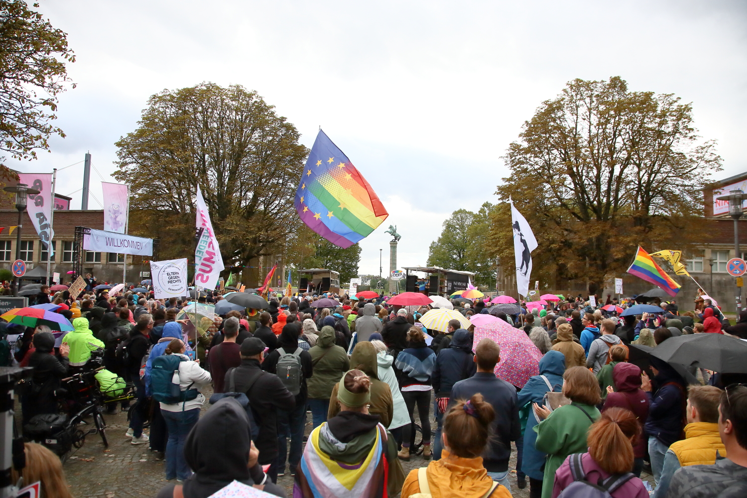 Erneute PRÜF!-Demo in Düsseldorf mit rund 2500 Teilnehmenden - ...
