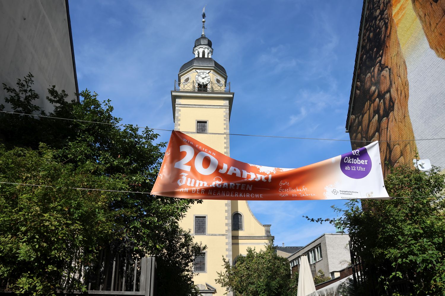 Düsseldorf Altstadt: Hausbrauerei und Kirche feiern 20-jährige ...