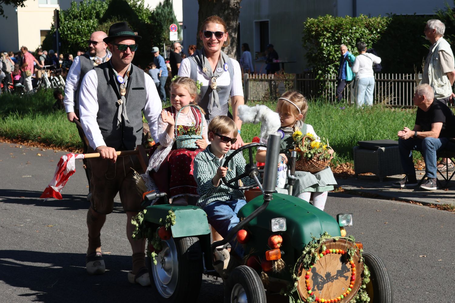 Düsseldorf: All of Urdenbach celebrated Thanksgiving - | Ddorf-Aktuell - | ...